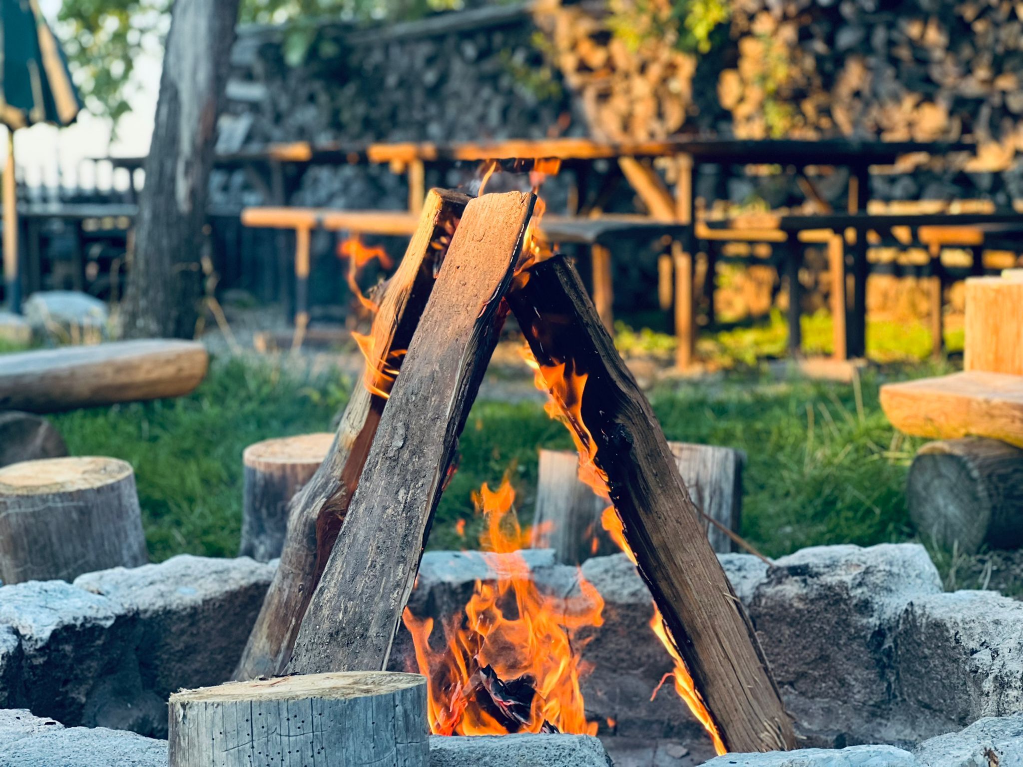 Große Lagerfeuerstelle / Grillstation